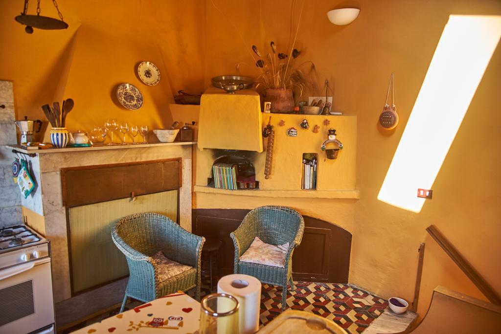 Sotto Il Castello Bed & Breakfast Trebiano Exterior photo